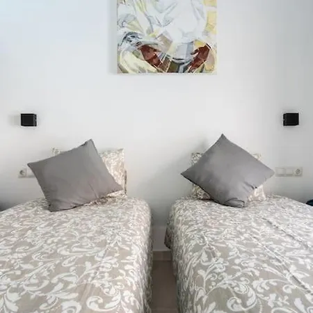 Maison Avec Piscine A Вилла Валенсия