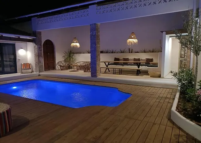 Vila Maison Avec Piscine A